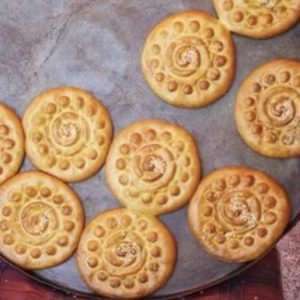 Кулаче - бисквити с пълнеж от фурми и орехи, без добавена захар