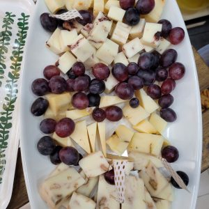 Плато с фермерски сирена